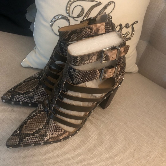 Charles David snake skin print cut out shoe boots new in box - Picture 2 of 4